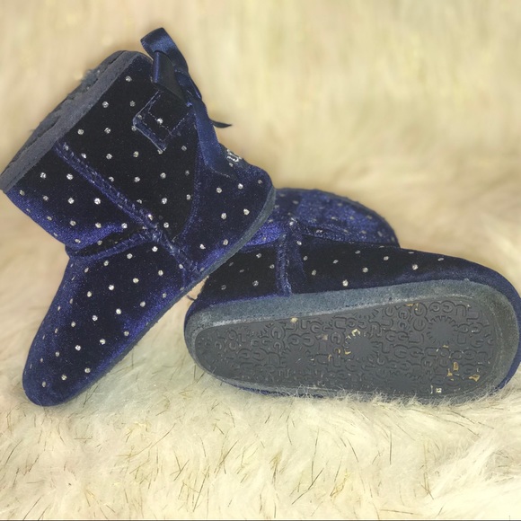 Bailey Bow UGGS - Picture 4 of 4